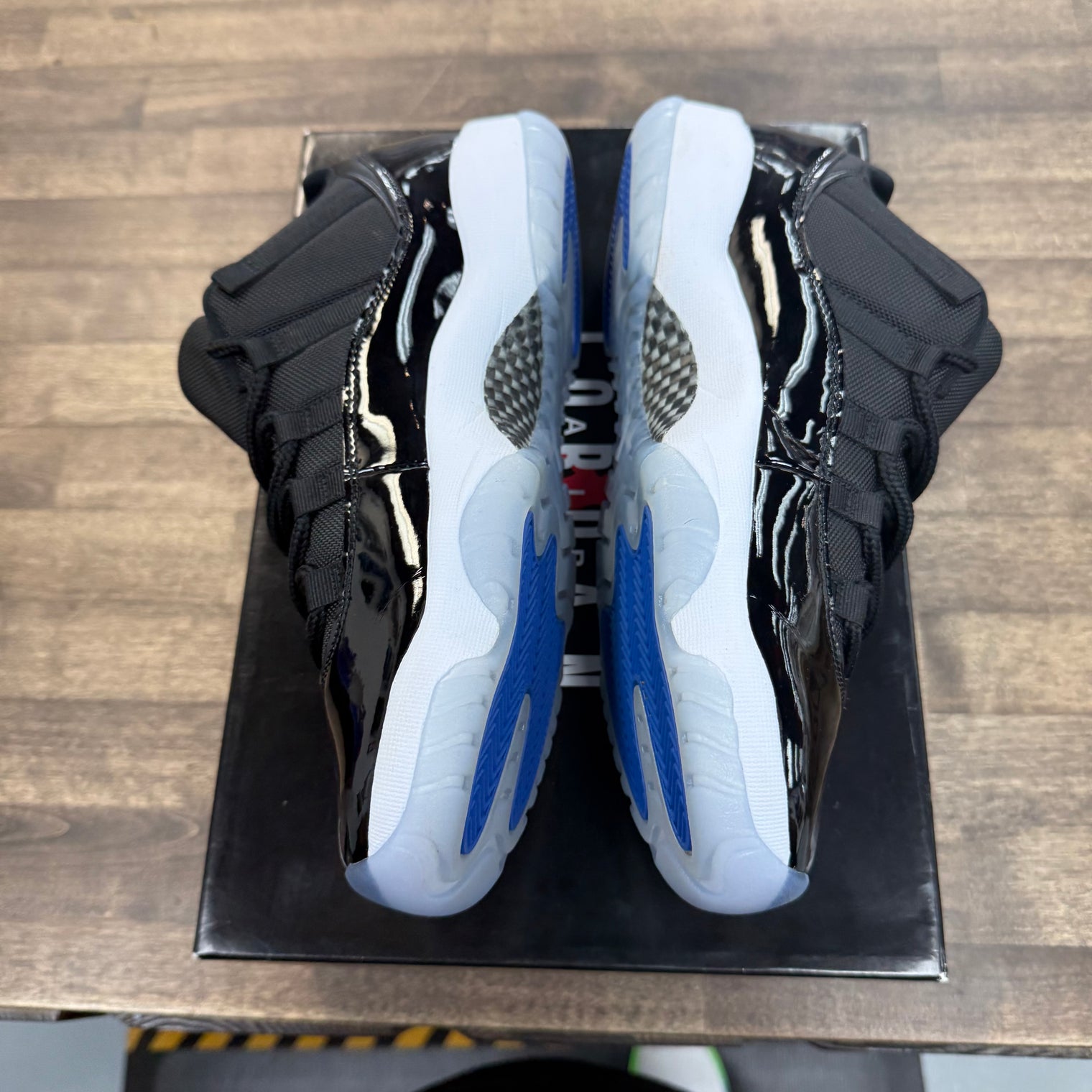 Space Jam Jordan 11 Low (USED)