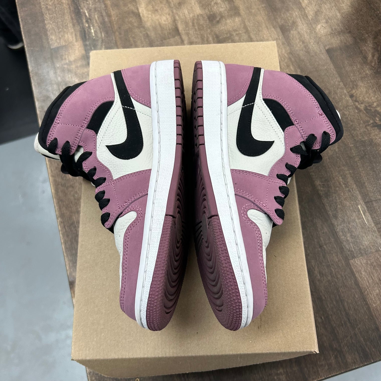 Mulberry Jordan 1 Mid (W) (USED, No Box)