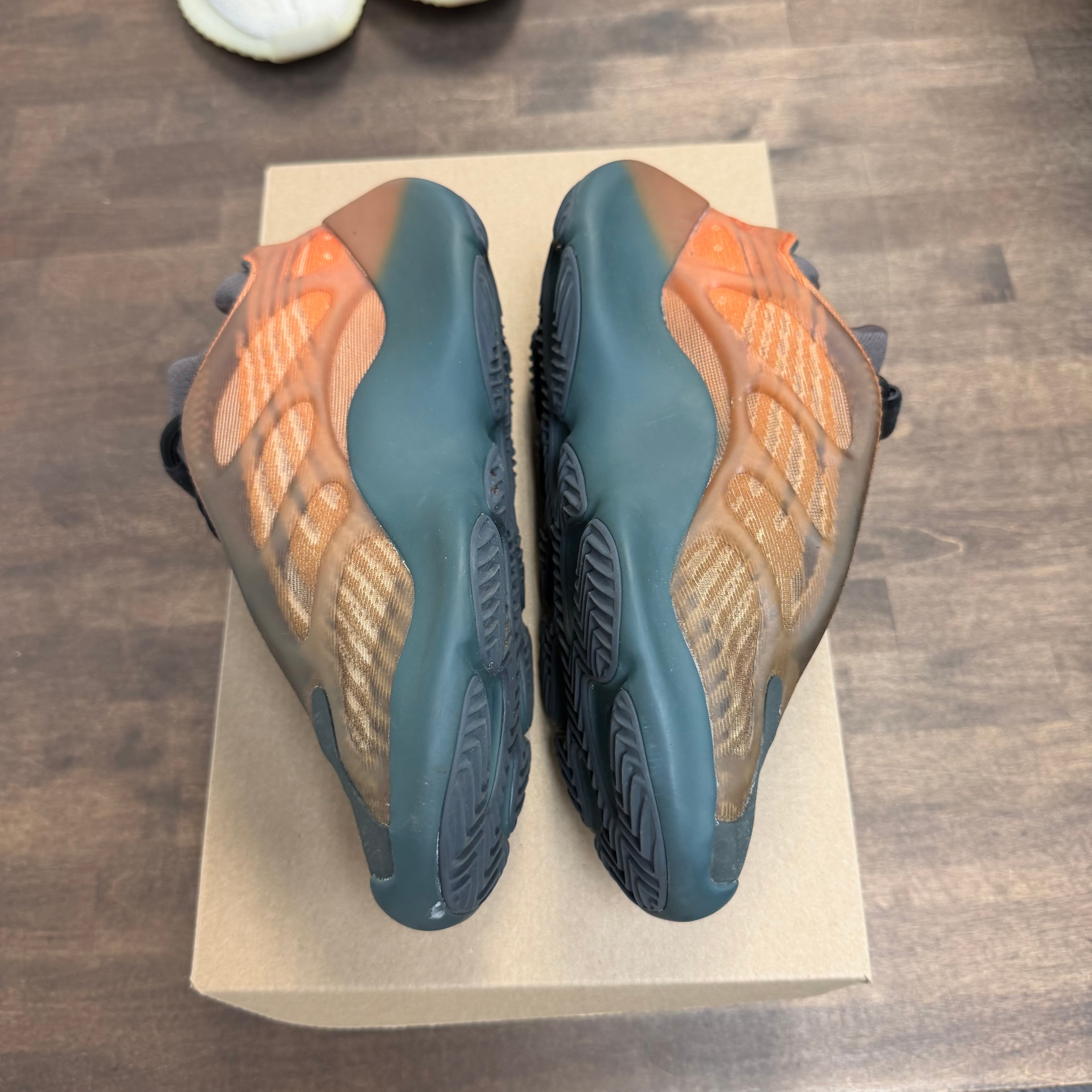 adidas Copper Fade Yeezy 700 V3 (USED, No Box) Size 6Y (Pre-Owned) - Image 5