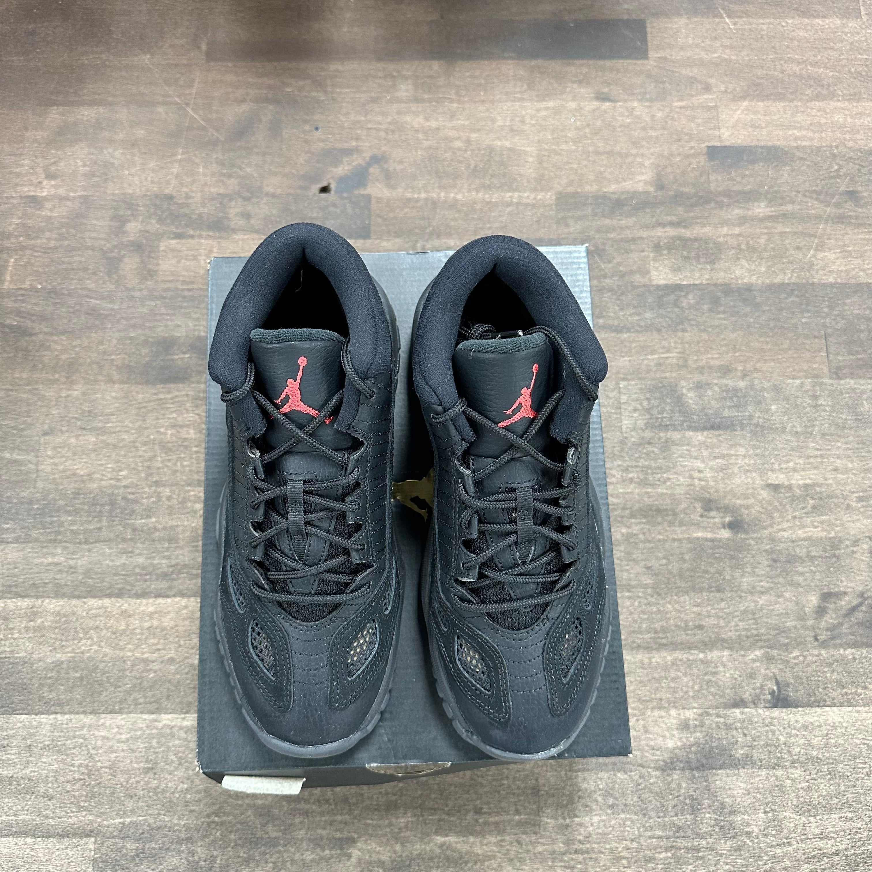Jordan 11 Retro Low Referee (US 4.5Y) (USED) Size 4.5Y (Pre-Owned) - Image 2