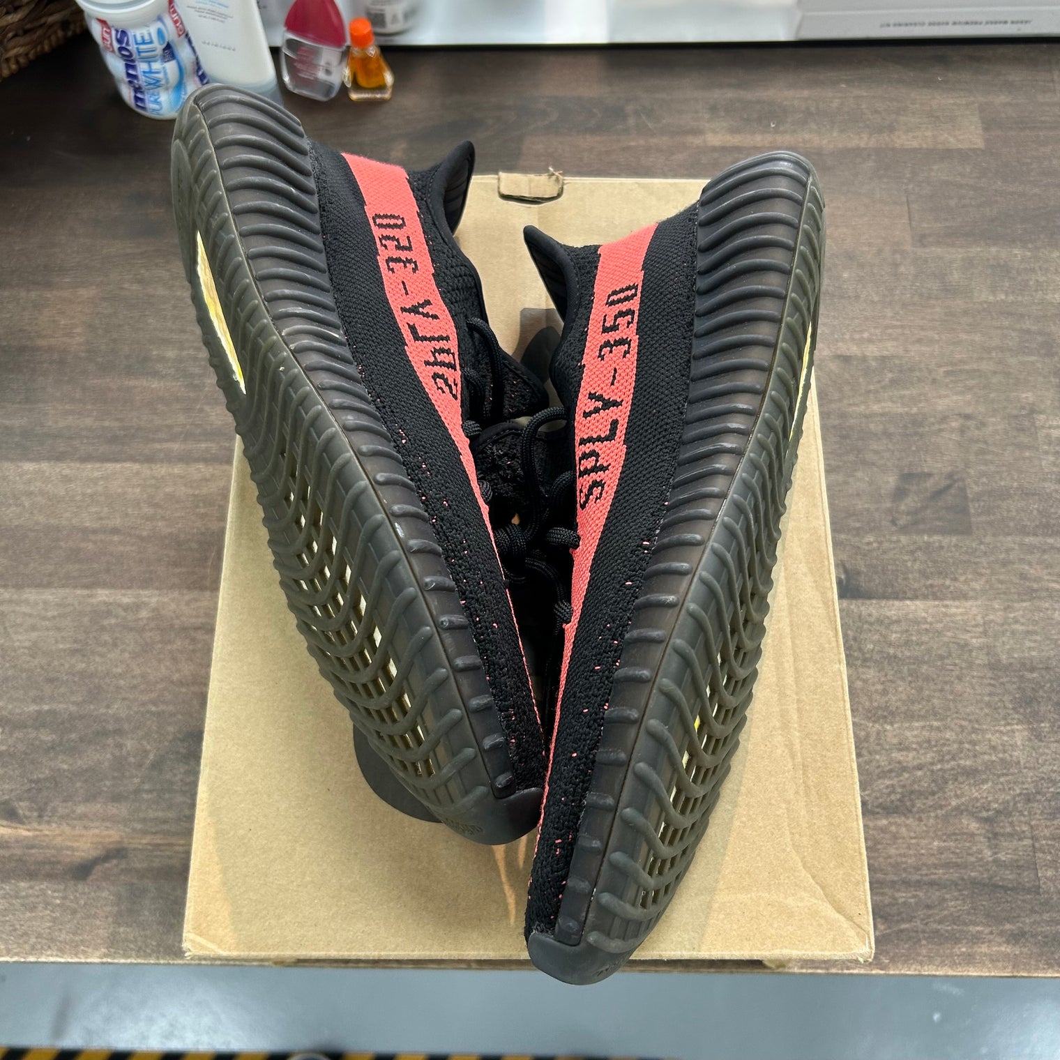 Adidas Yeezy Boost 350 V2 Core Black Red Stripe (USED)