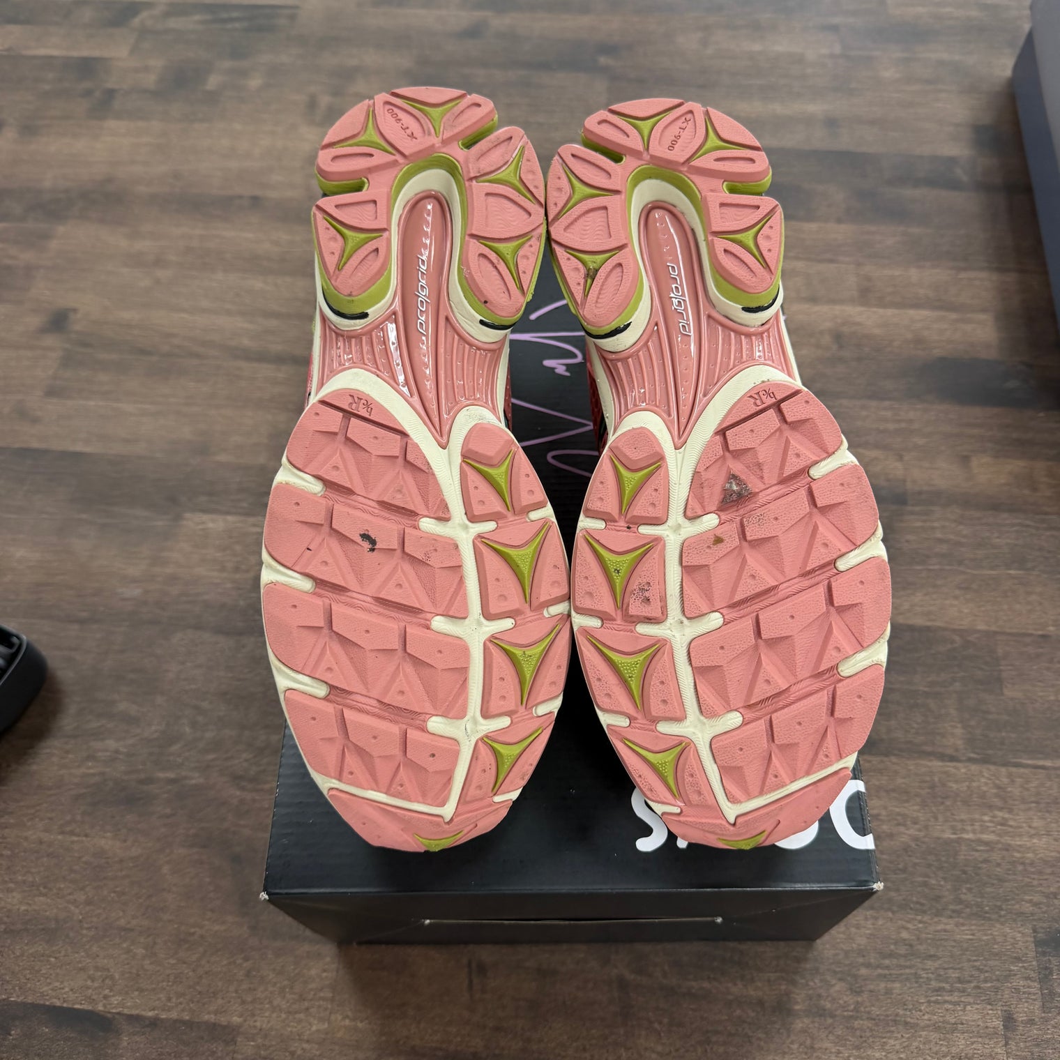 Jae Tips Flowers Grow Uptown Virginia Creeper Saucony ProGrid Triumph 4 (USED)