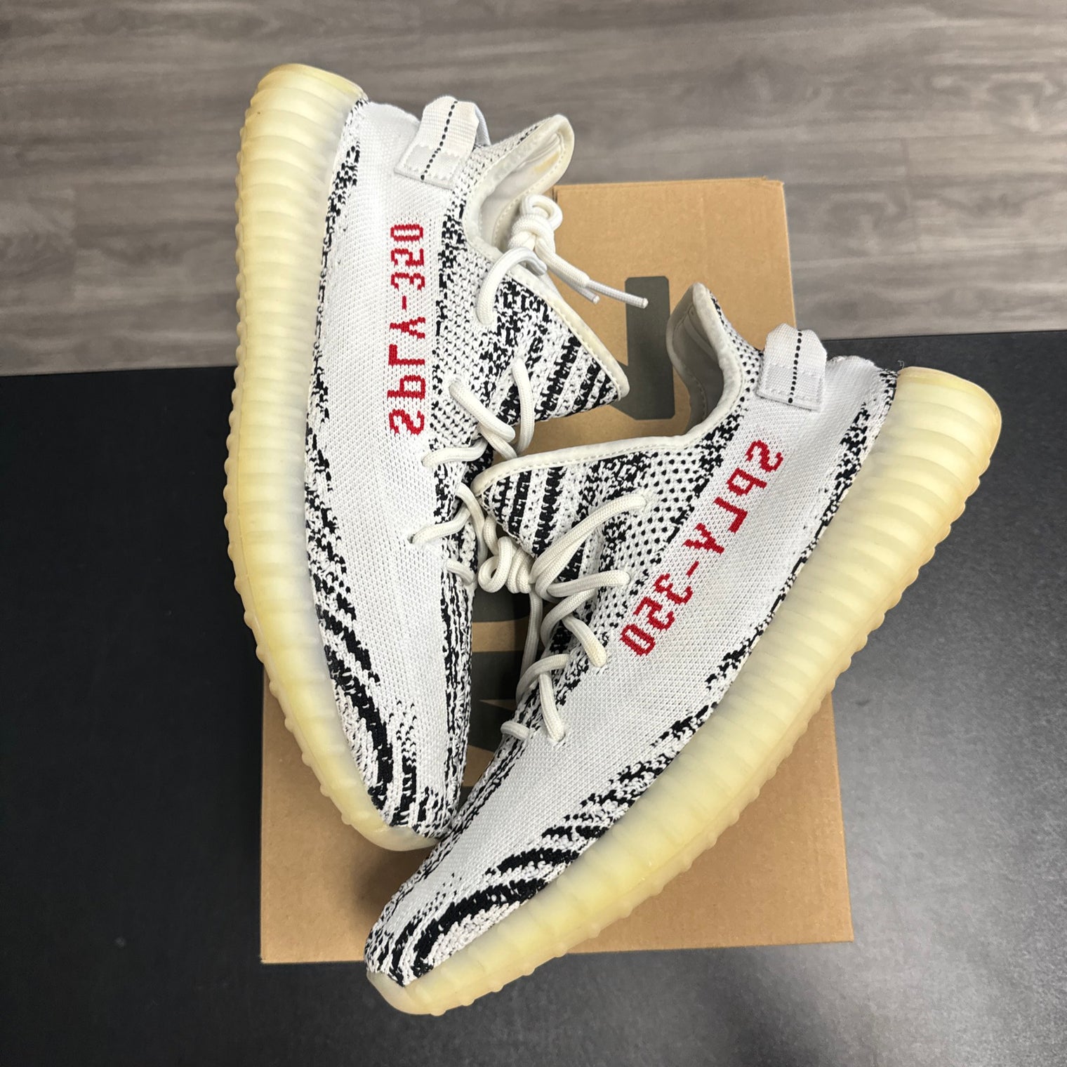 Yeezy 350 Zebra (USED: Replacement box)