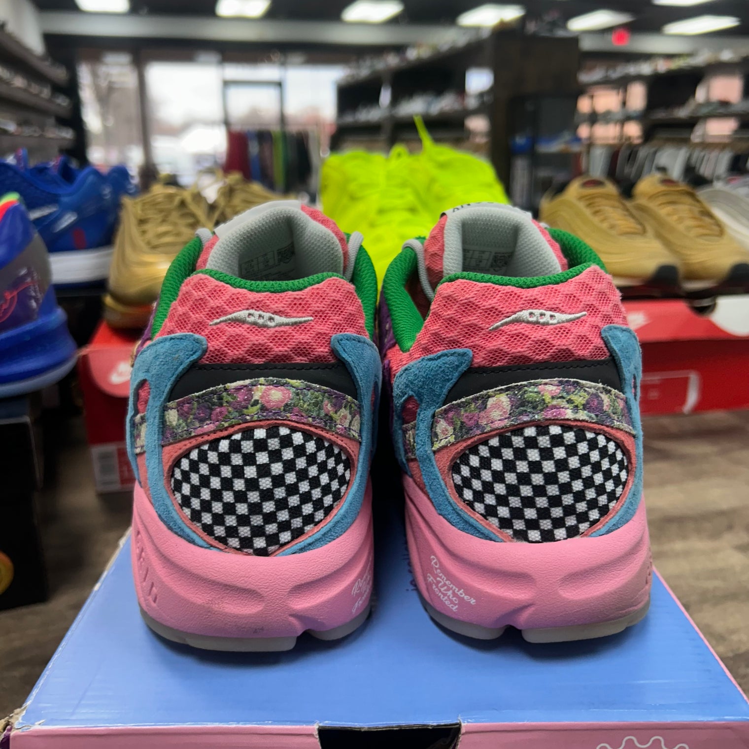 Jae Tips Remember Who Fronted Saucony Grid Azura 2000 (USED)