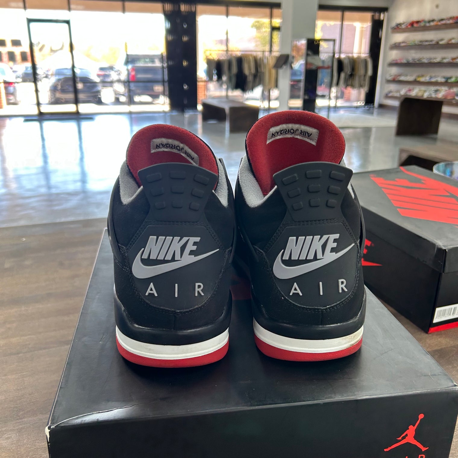 Bred Jordan 4 (2019) (USED)