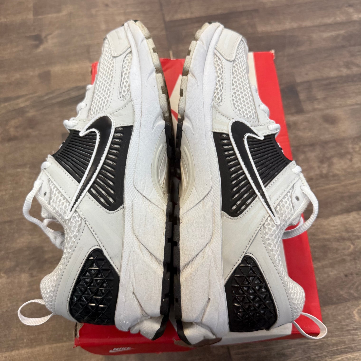 Metallic Platinum Black Nike Zoom Vomero 5 (GS) (USED)