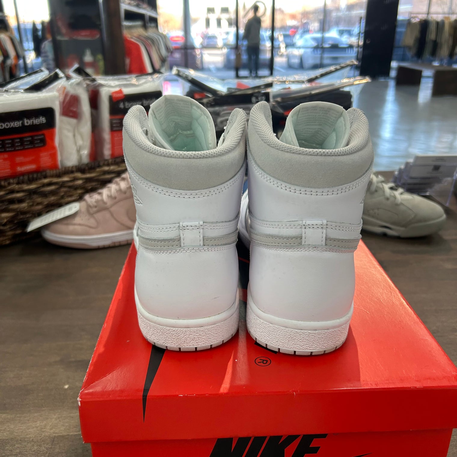 Neutral Grey Jordan 1 Retro High '85 (USED)