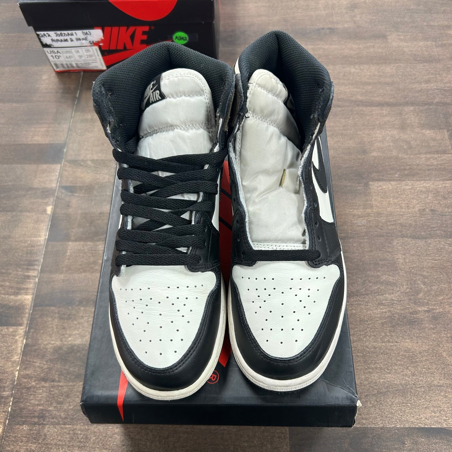 Dark Mocha Jordan 1 High (USED)