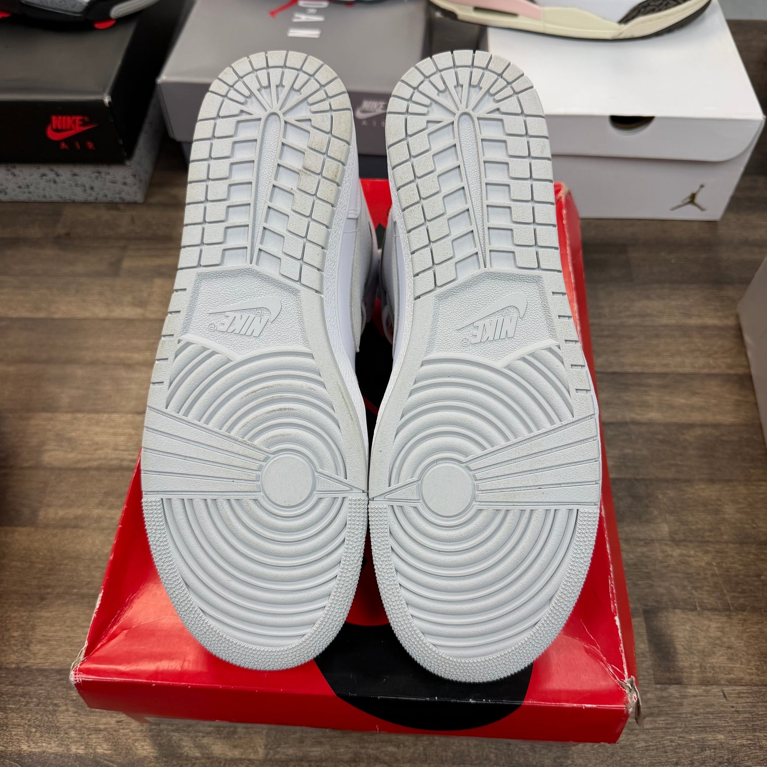 Neutral Grey Jordan 1 Retro High '85 (USED)