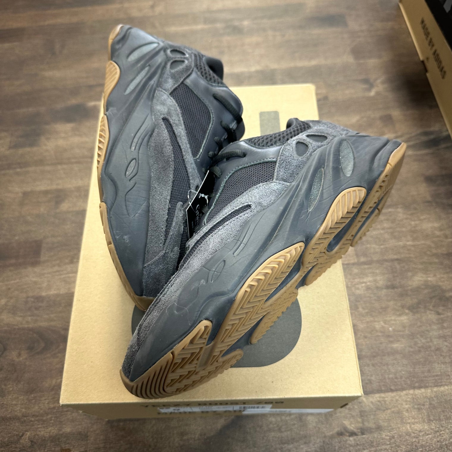 Utility Black Yeezy 700 (USED)