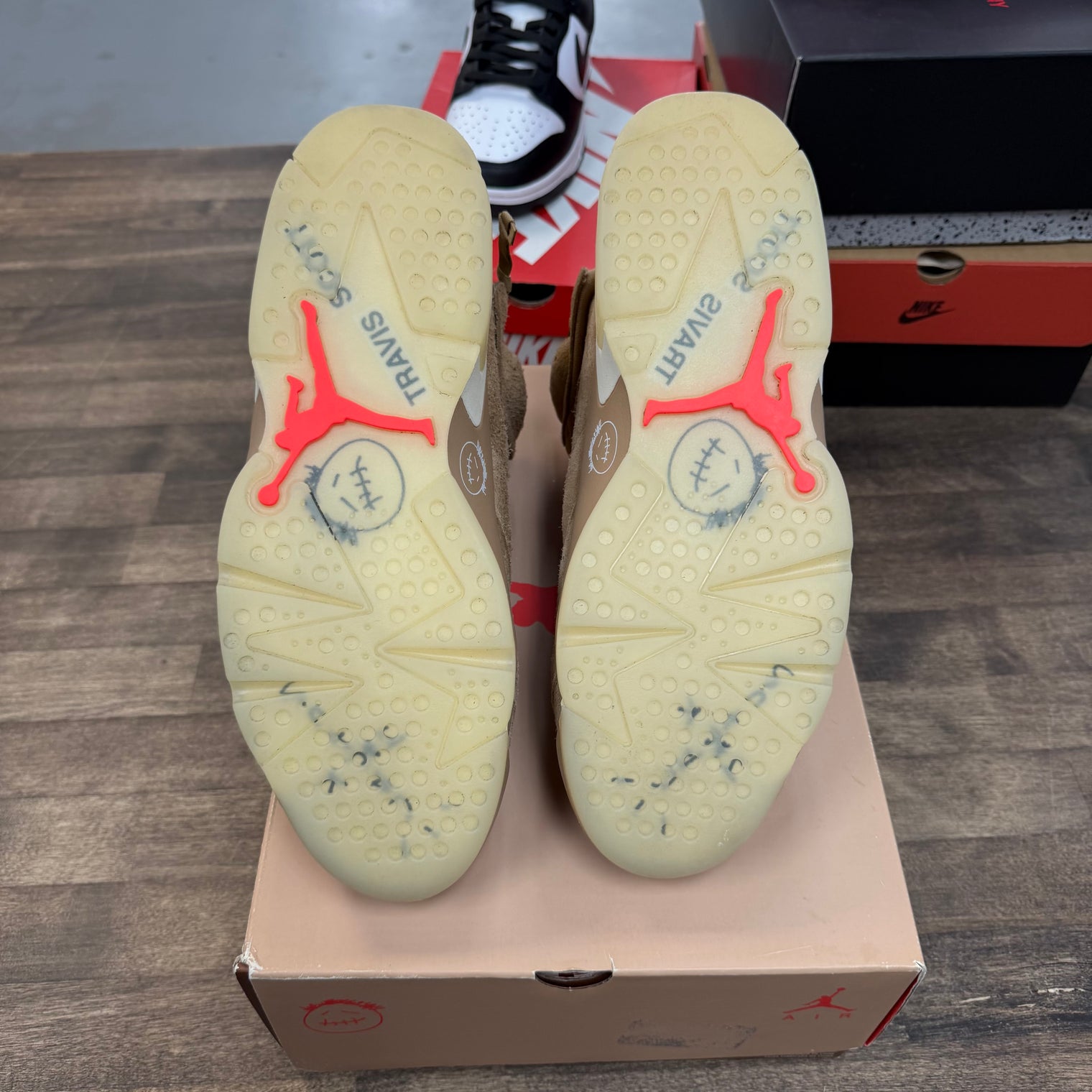 British Khaki Jordan 6 Travis Scott (Lightly Worn)