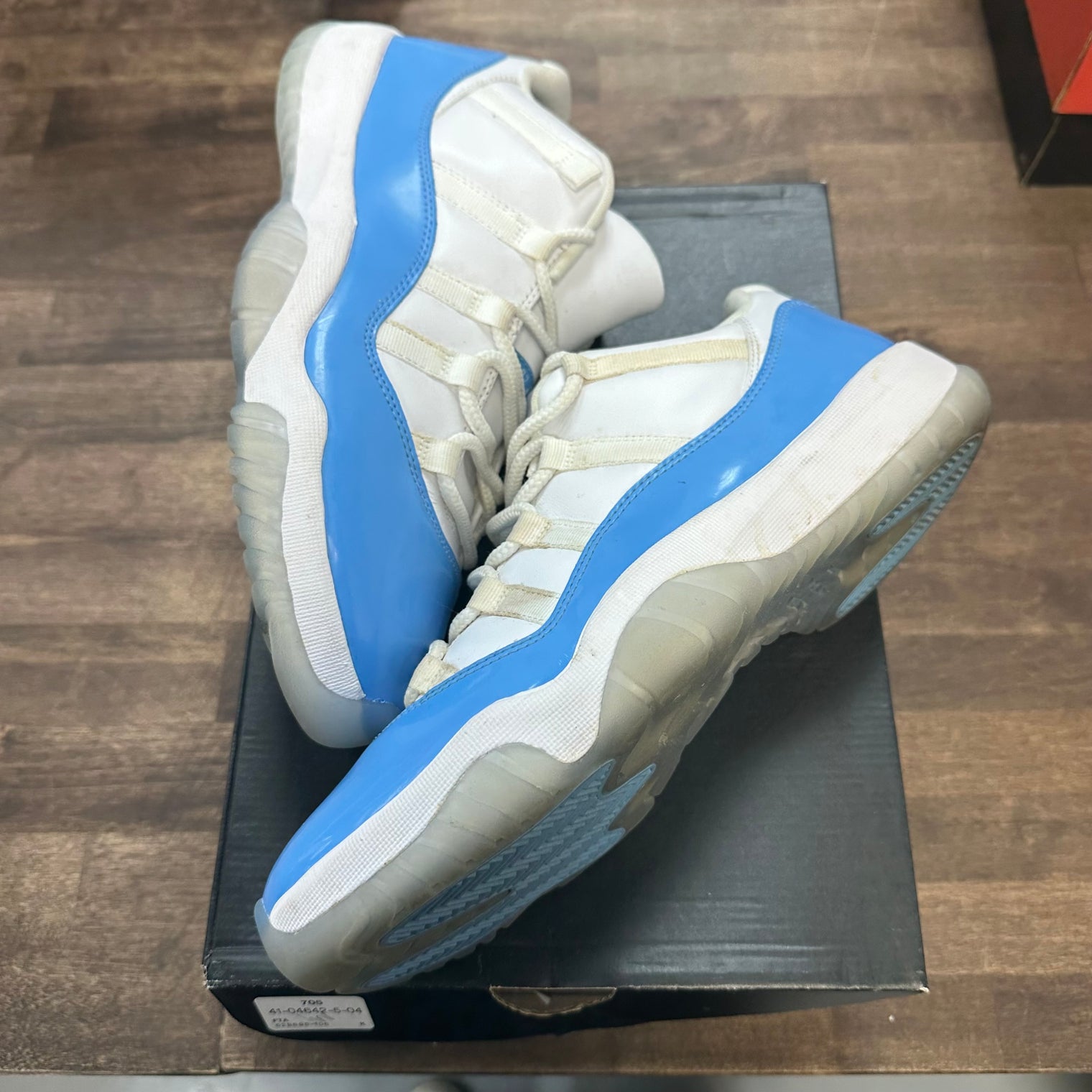 University Blue Jordan 11 Low (2017) (USED)