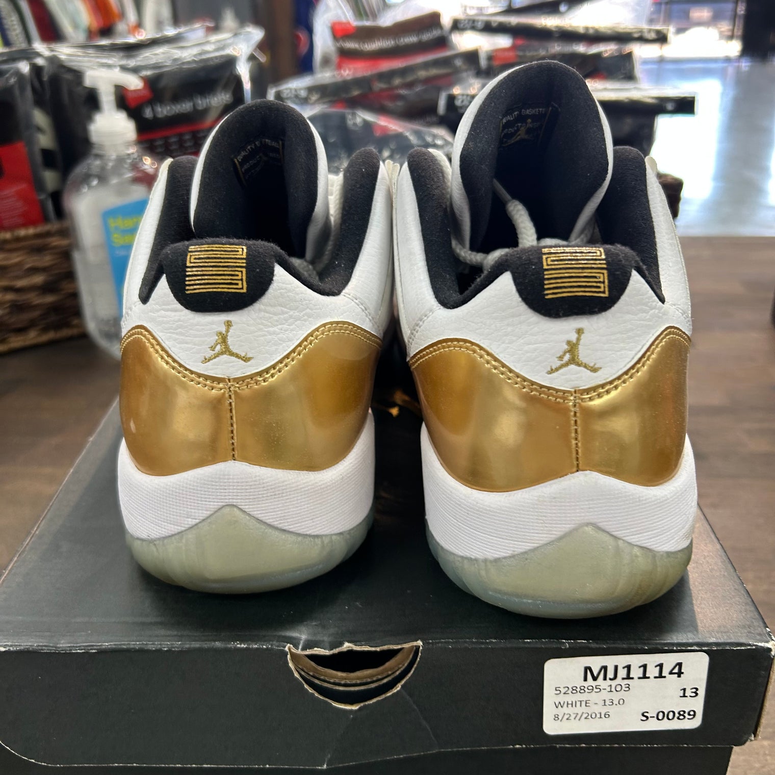 Closing Ceremony Jordan 11 Retro Low (USED)