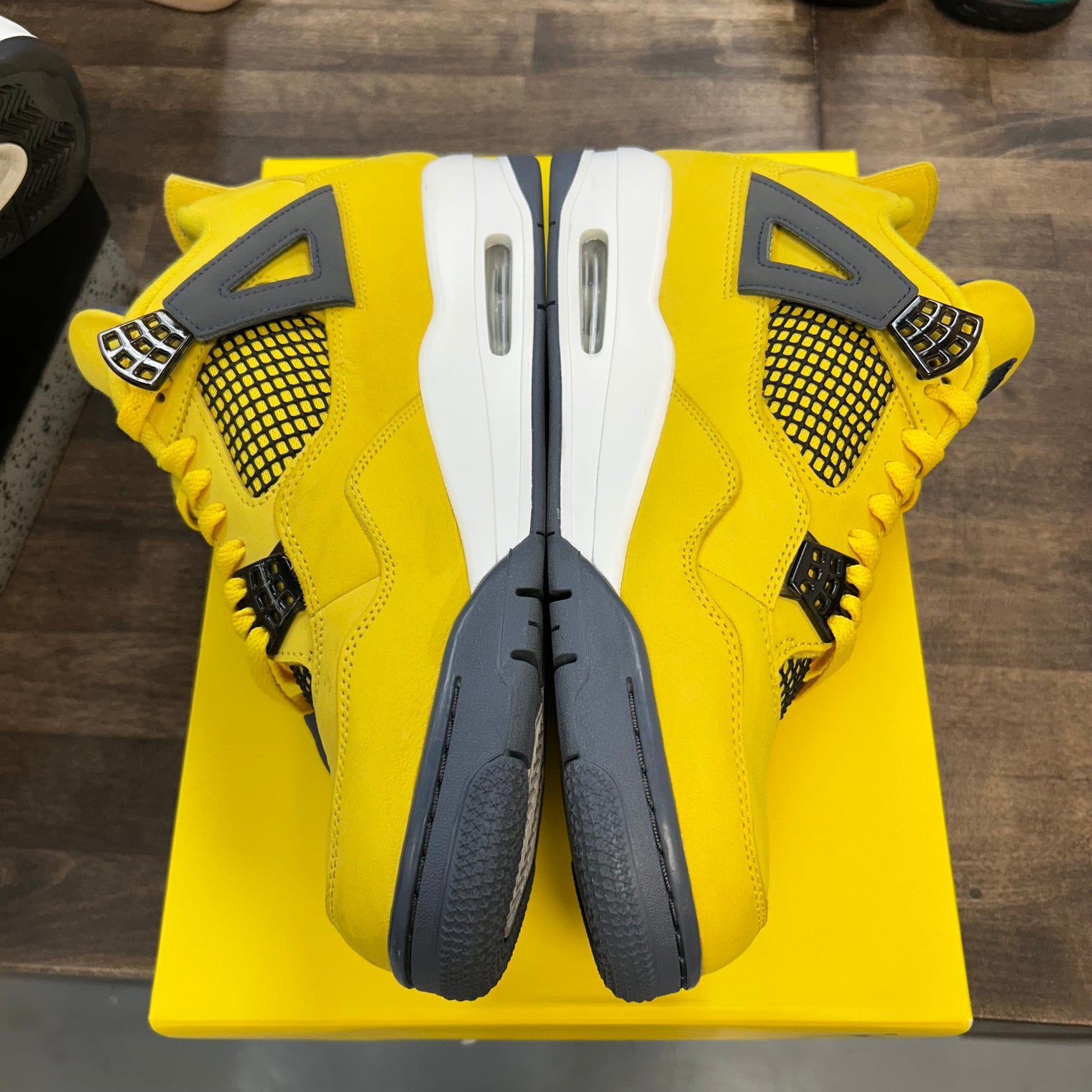 Lightning Jordan 4 Retro (Used)
