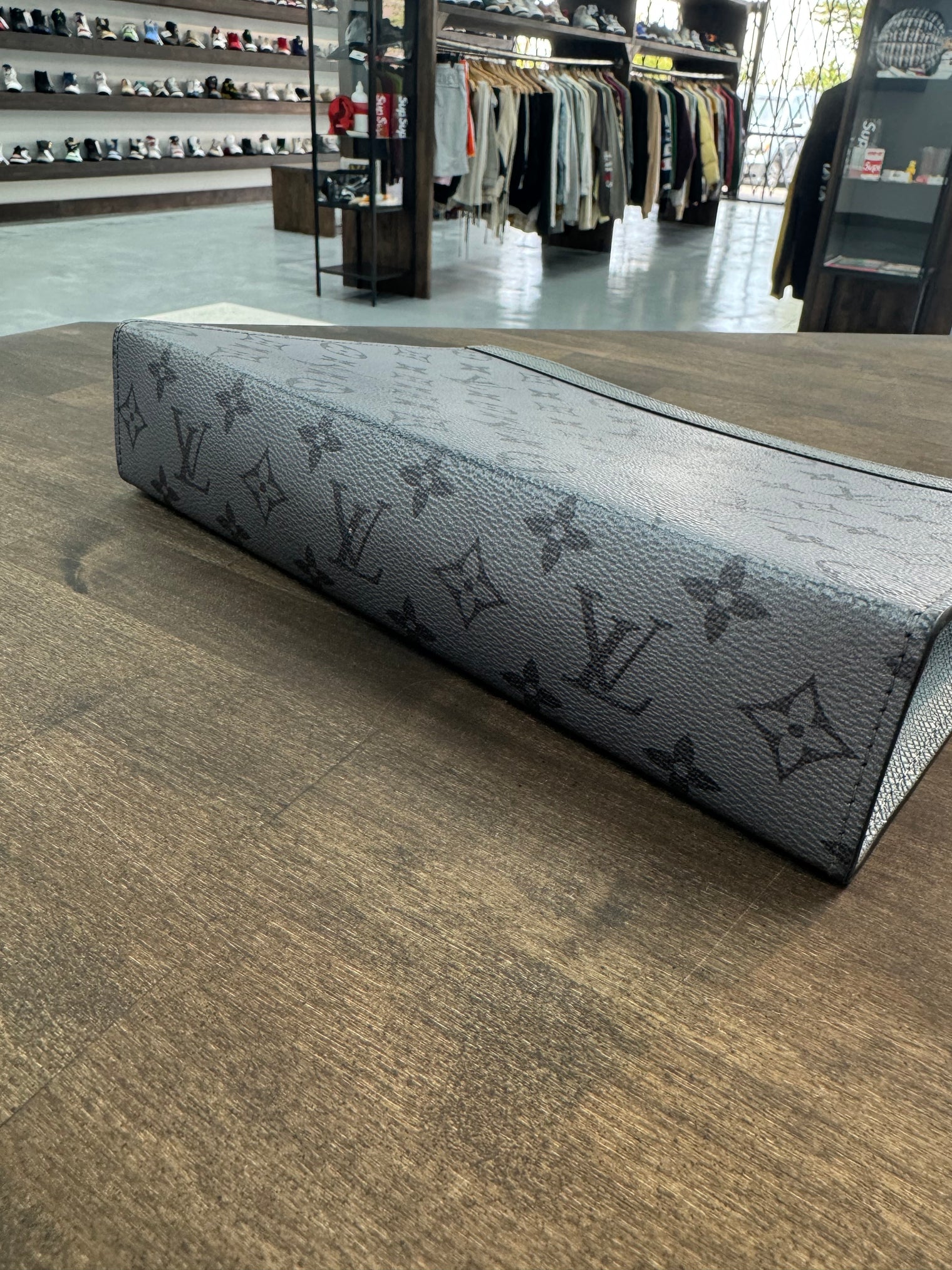 LV Pochette Voyage MM (Pre-owned)