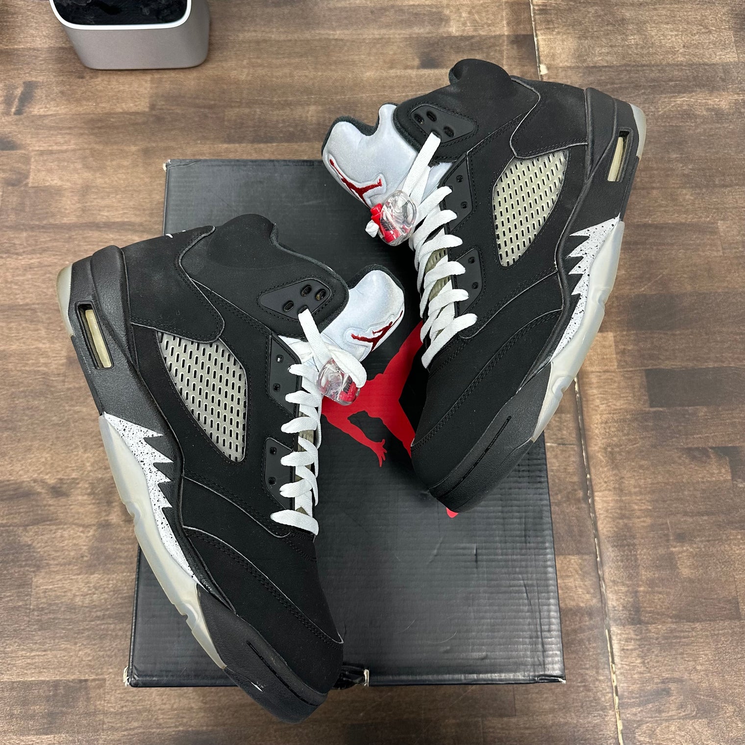 Black Metallic Jordan 5 (2016) (USED)