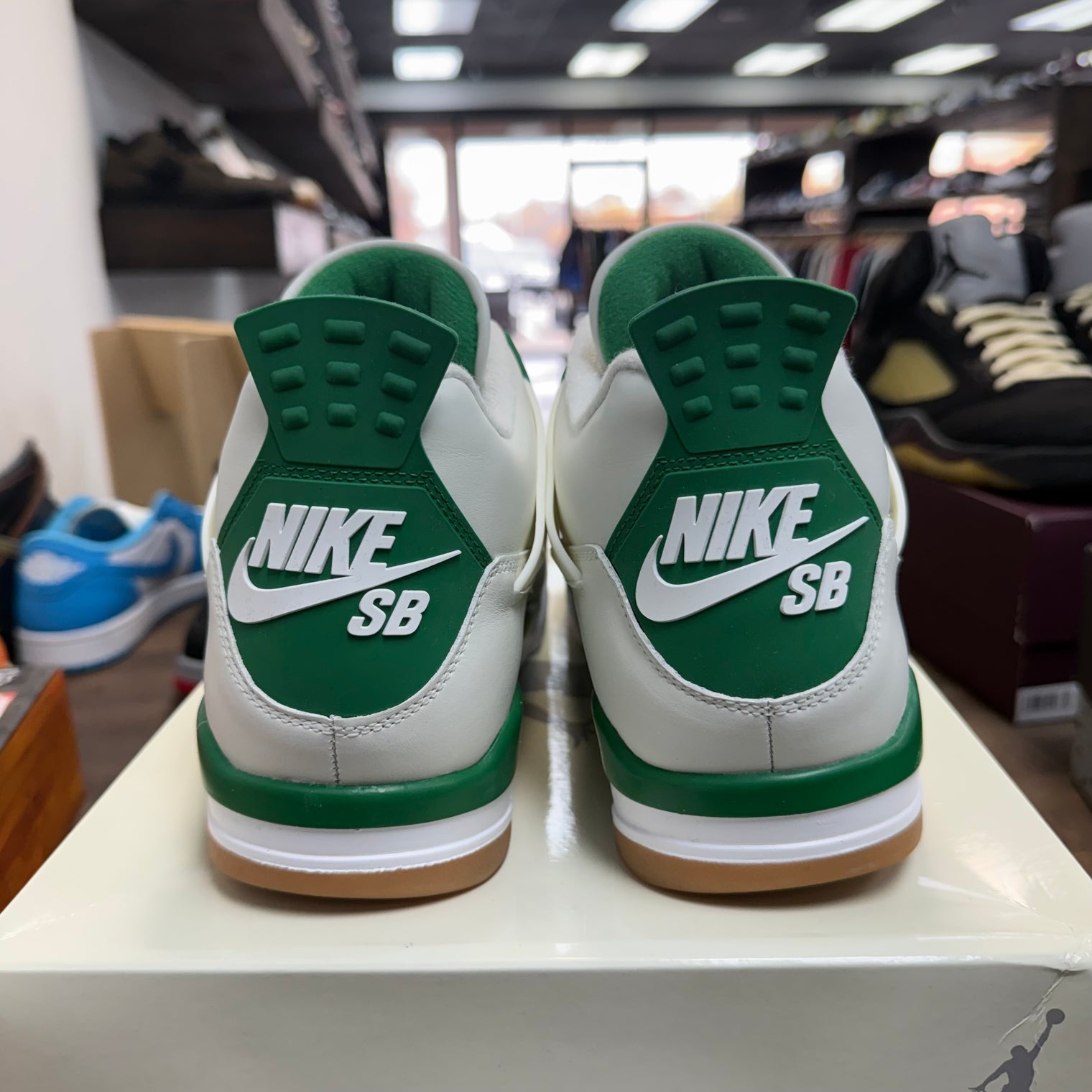 Pine Green SB Jordan 4 Retro (USED)