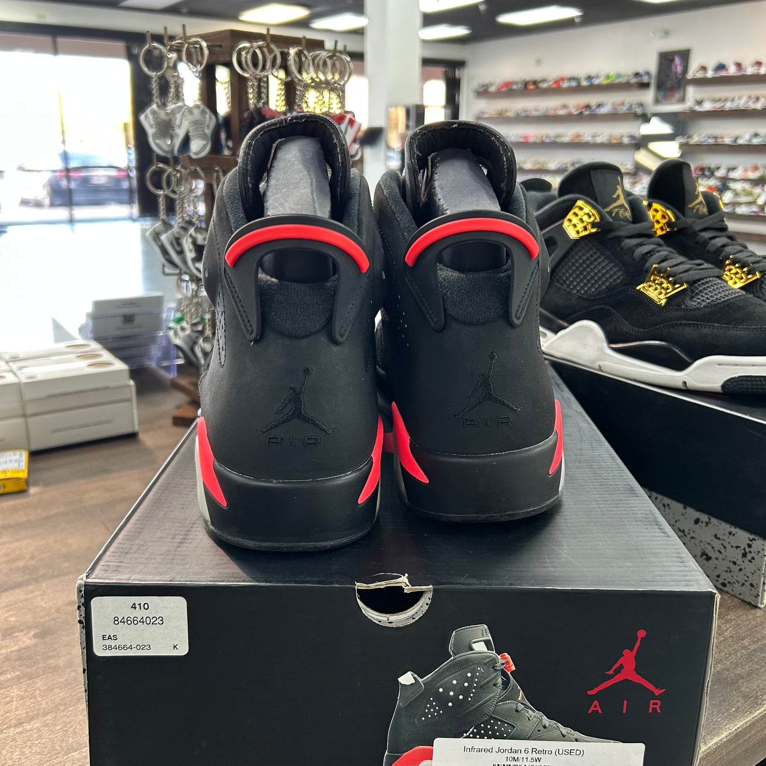 Infrared Jordan 6 Retro (USED)