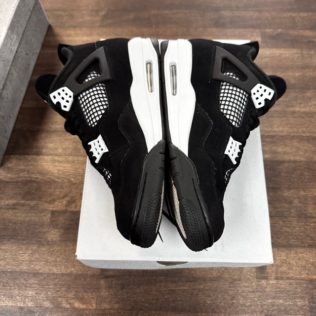 White Thunder Jordan 4 (USED)