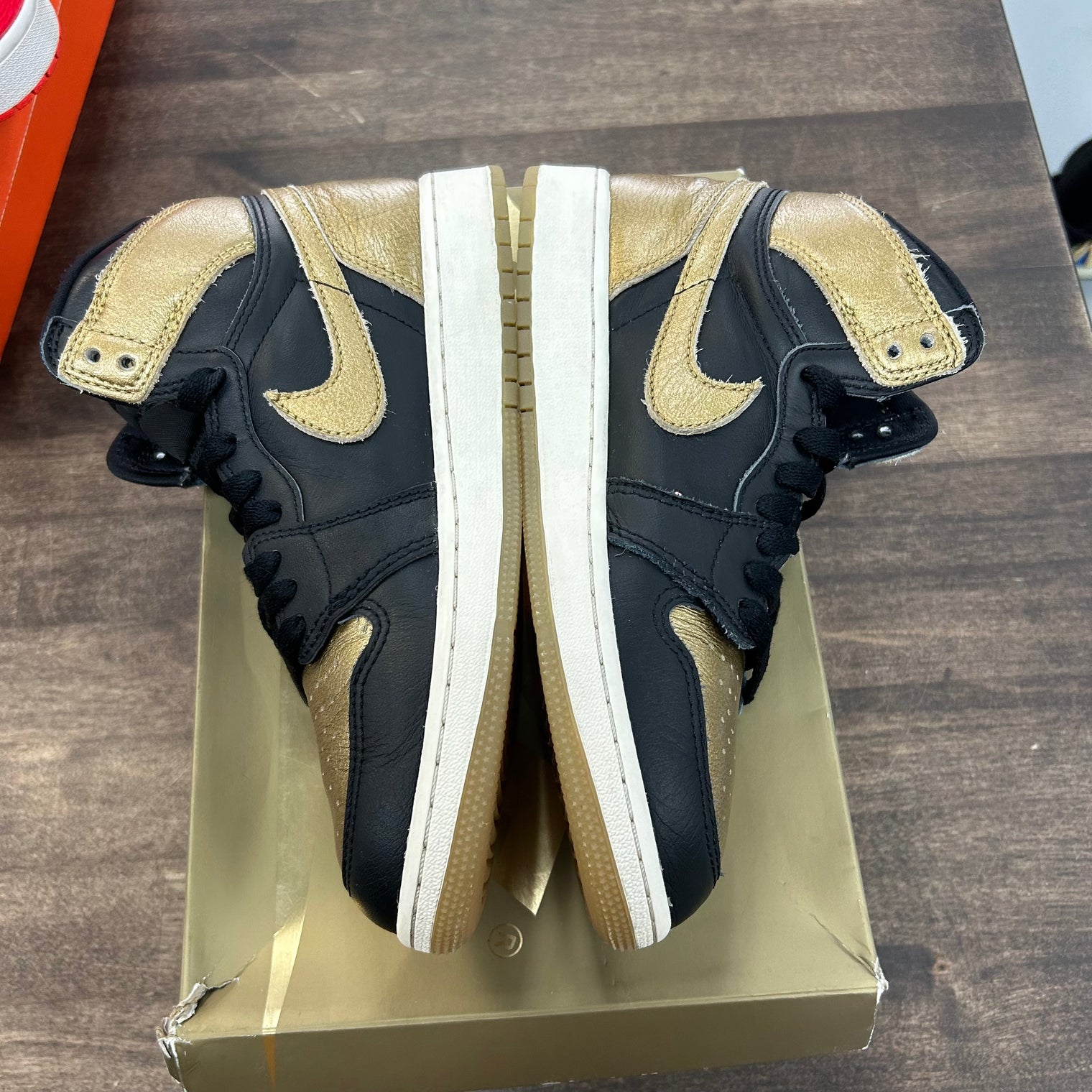 Black Metallic Gold Jordan 1 High (GS) (USED)
