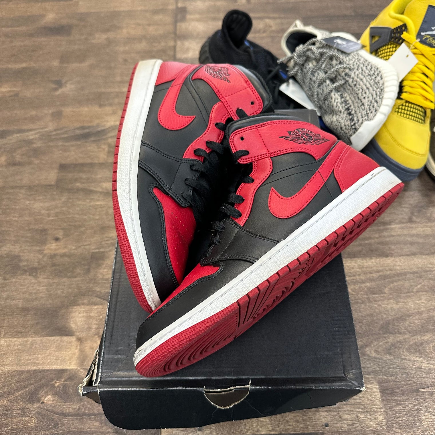 Banned Jordan 1 Mid (2020) (USED,Replacement Box)