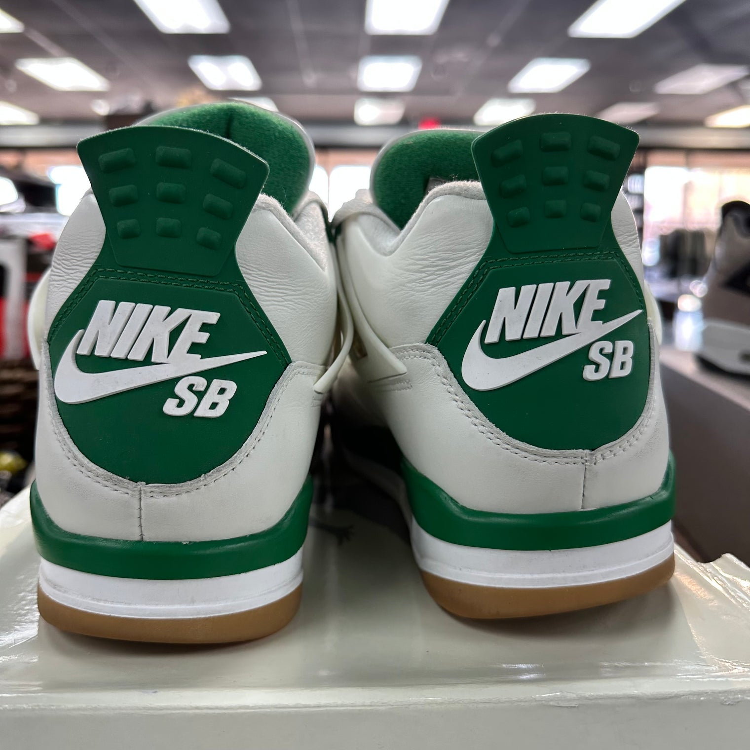 Pine Green SB Jordan 4 Retro (USED)