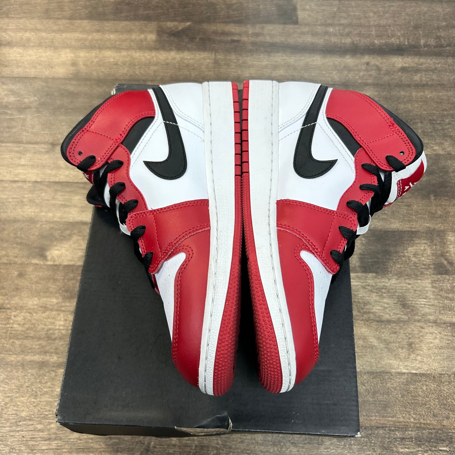 Chicago Jordan 1 Mid (2022) (GS) (USED)