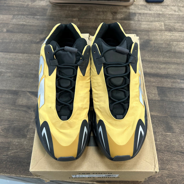 Honey Flux Yeezy 700 MNVN (USED)