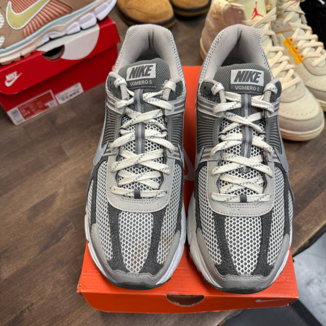 Iron Ore Flat Pewter Nike Vomero 5 (USED, Replacement Box)