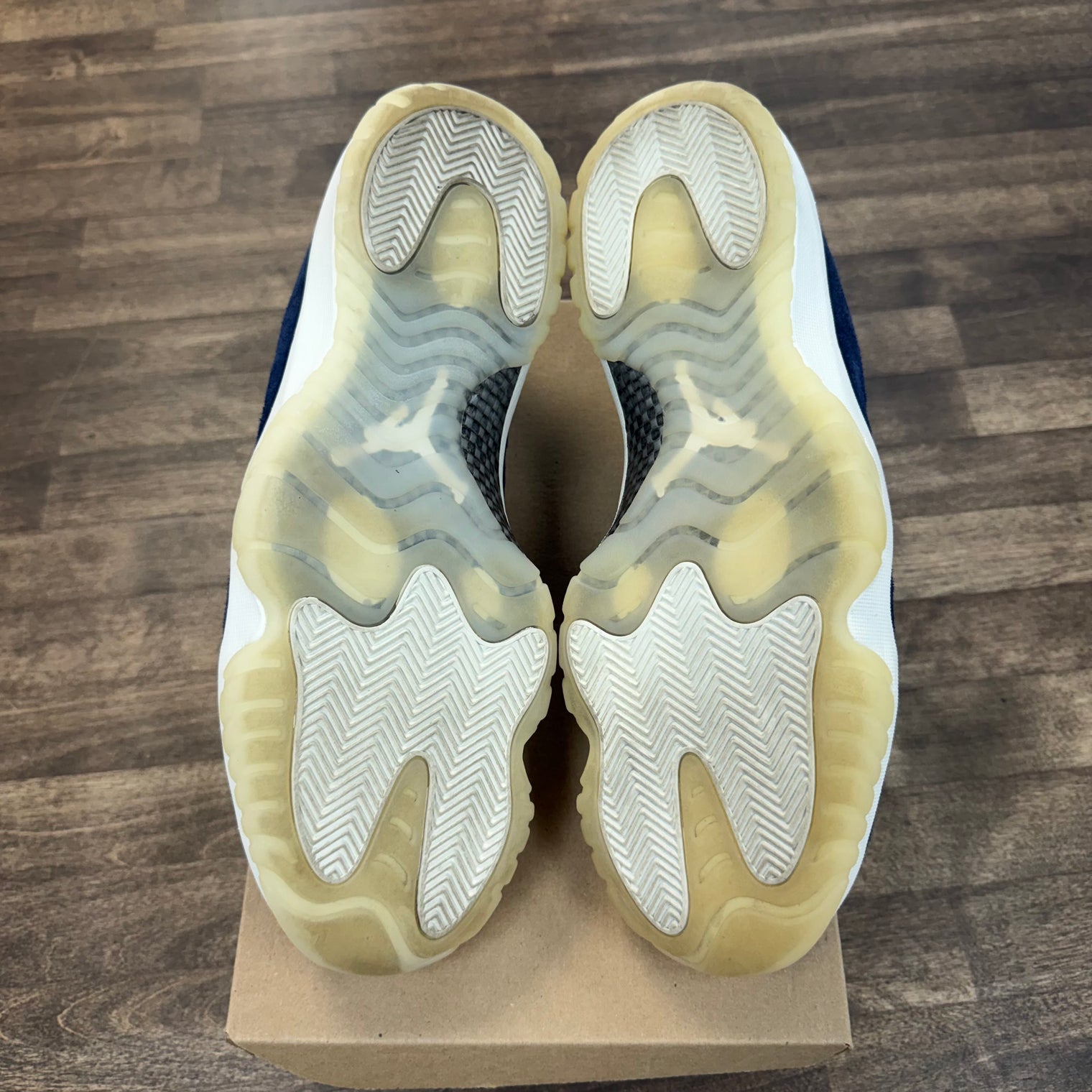 Derek Jeter Jordan 11 Retro Low (USED, No Box)