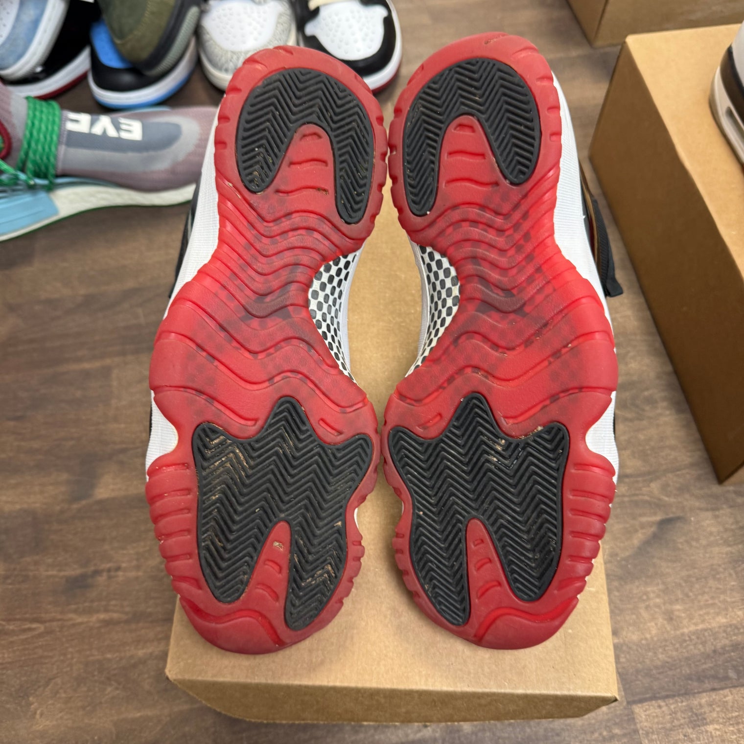 Bred Jordan 11 (2019) (USED,No Box)
