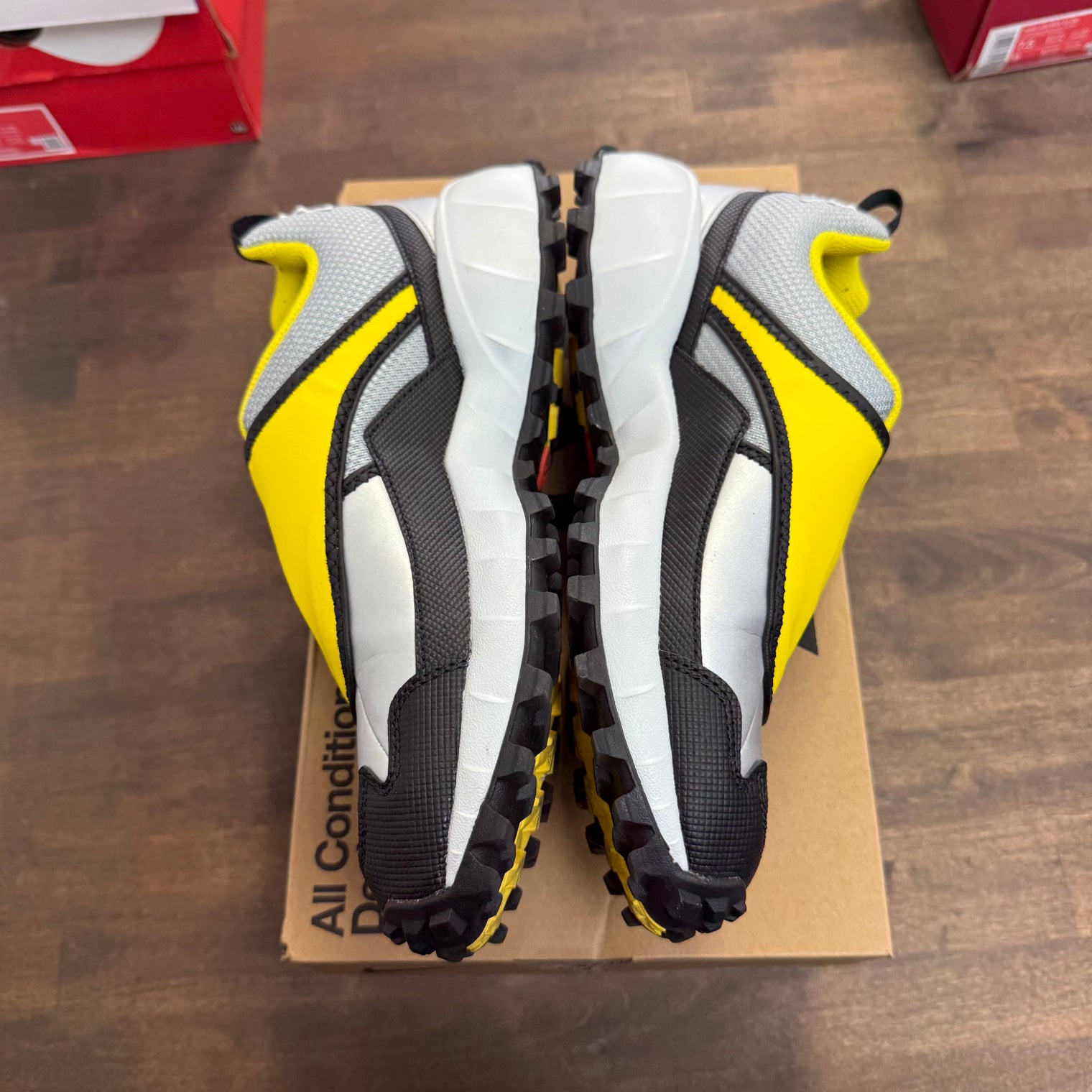 Nike ACG Phassad Yellow Zest Metallic Silver (USED)