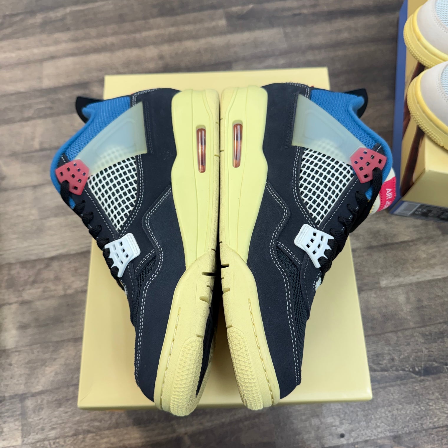 Jordan 4 Retro Union Off Noir (US 8.5) (USED)