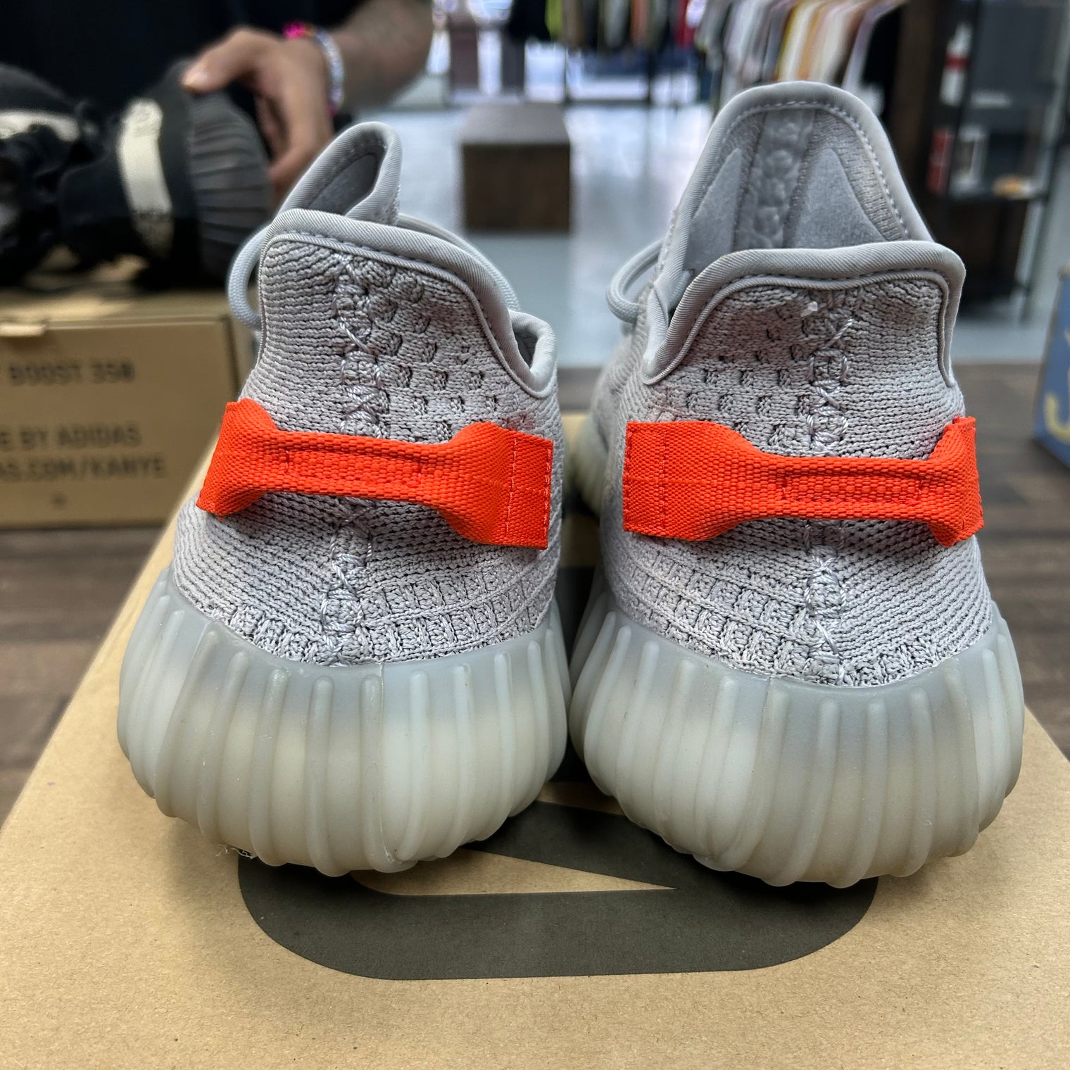 Tail Light Yeezy 350 (USED)