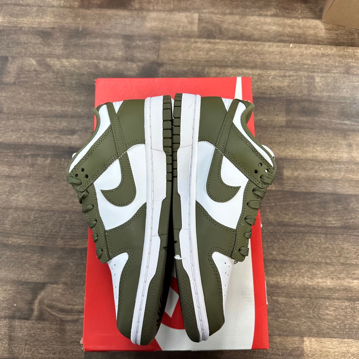 Medium Olive Nike Dunk Low (W) (USED)