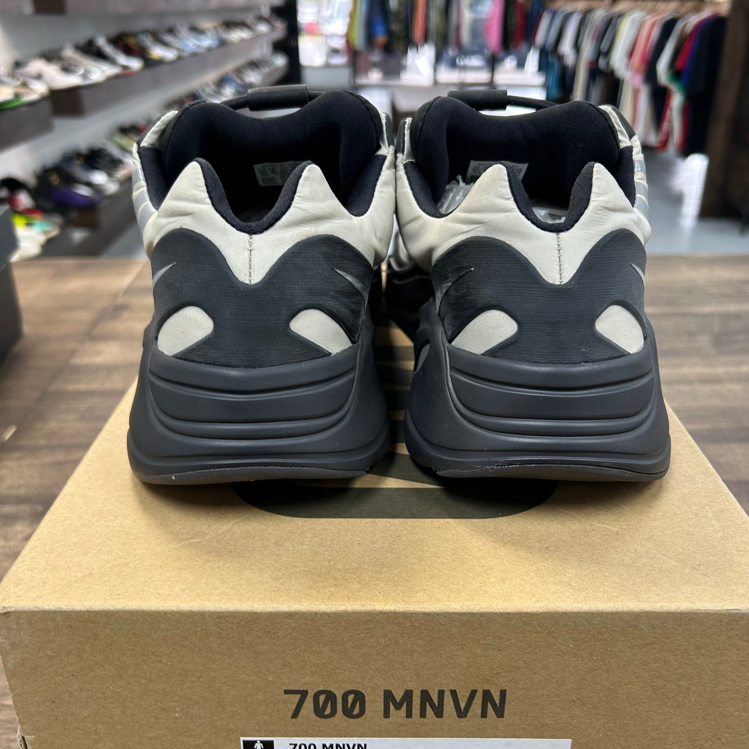 Bone Yeezy MNVN (USED)