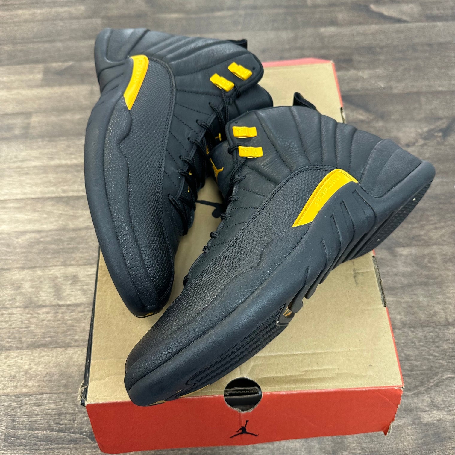 Air Jordan 12 Retro Black Taxi (Used)
