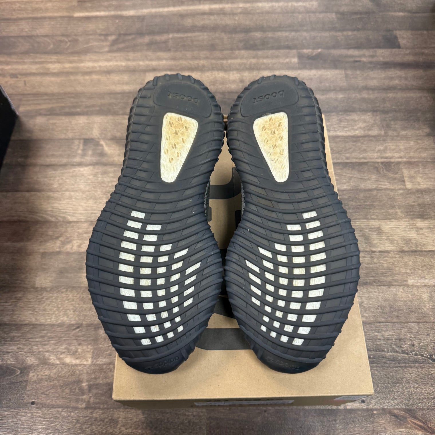 adidas Yeezy Boost 350 V2 Carbon Beluga (US 9.5) (USED)