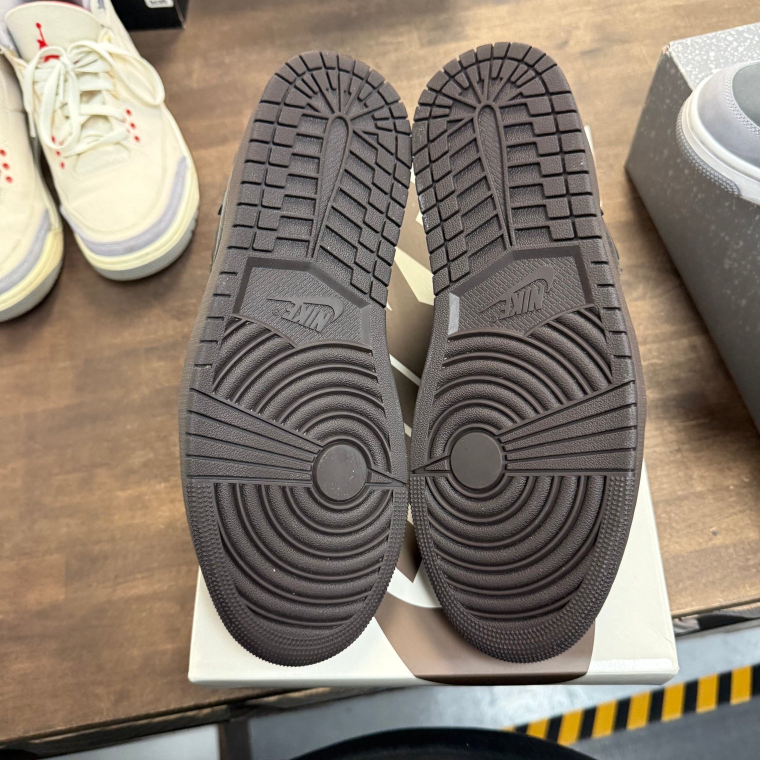 Travis Scott Velvet Brown Jordan 1 Low OG SP (USED)