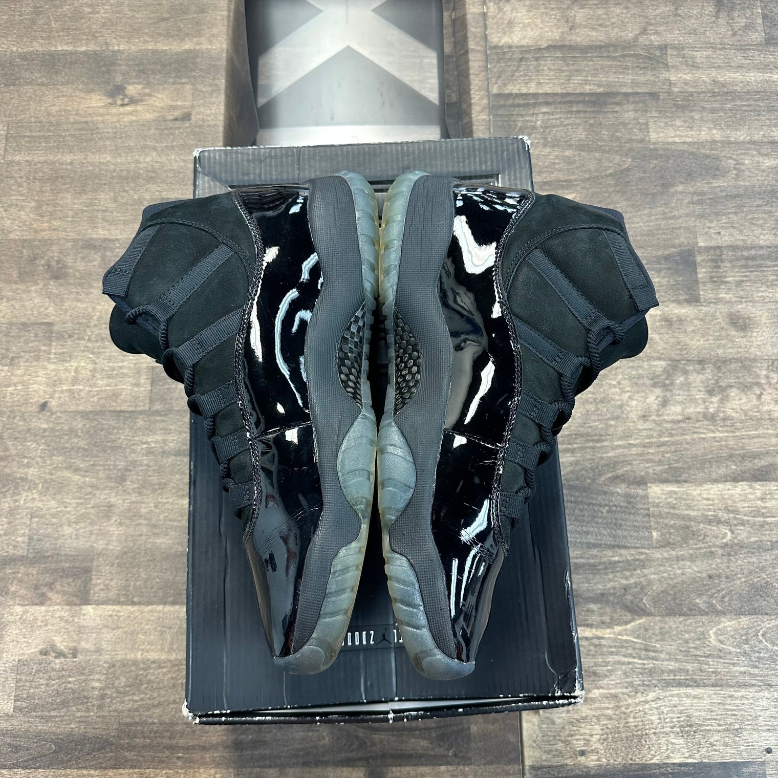 Cap and Gown Jordan 11 Retro (USED)