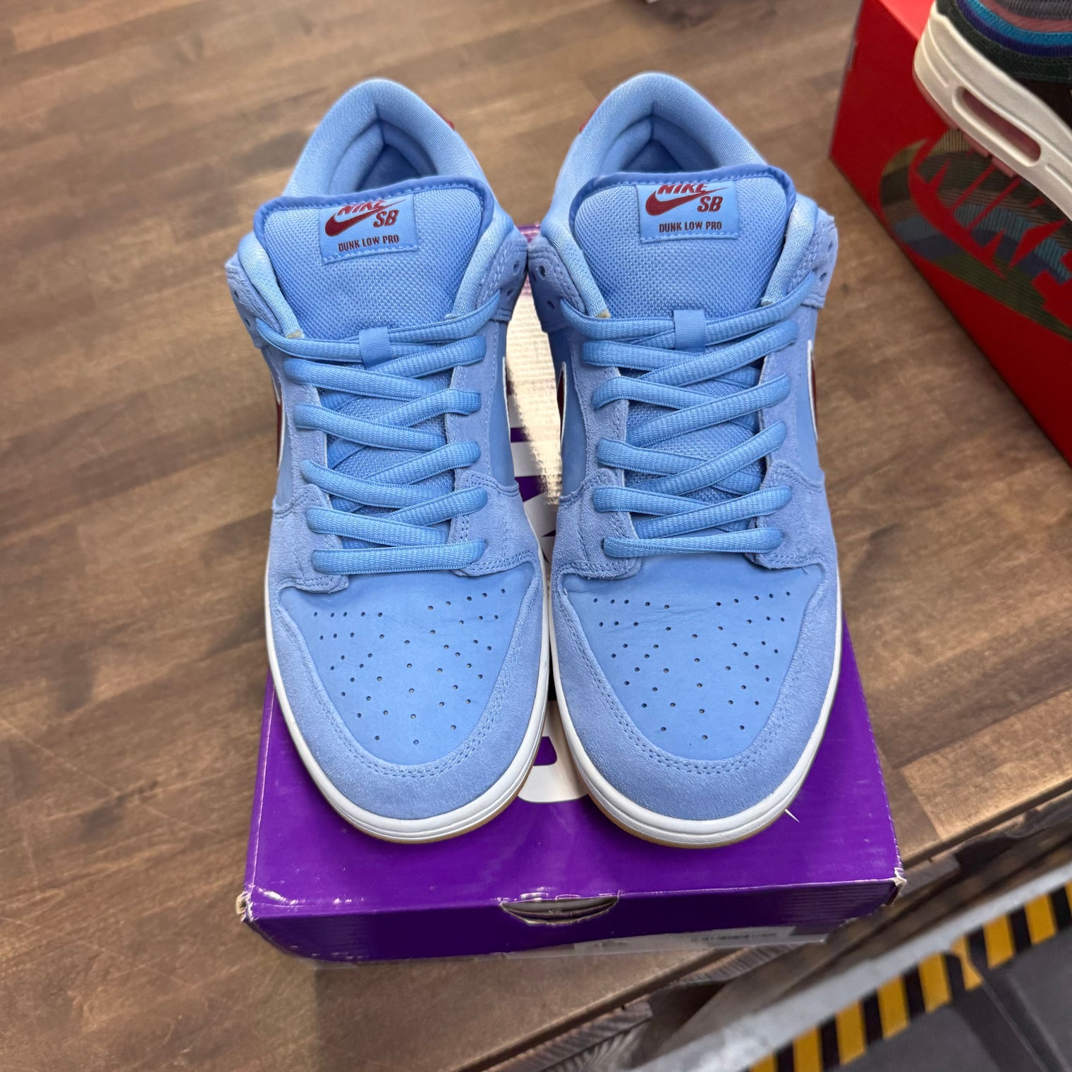 Philadelphia Phillies Nike SB Dunk Low (USED)