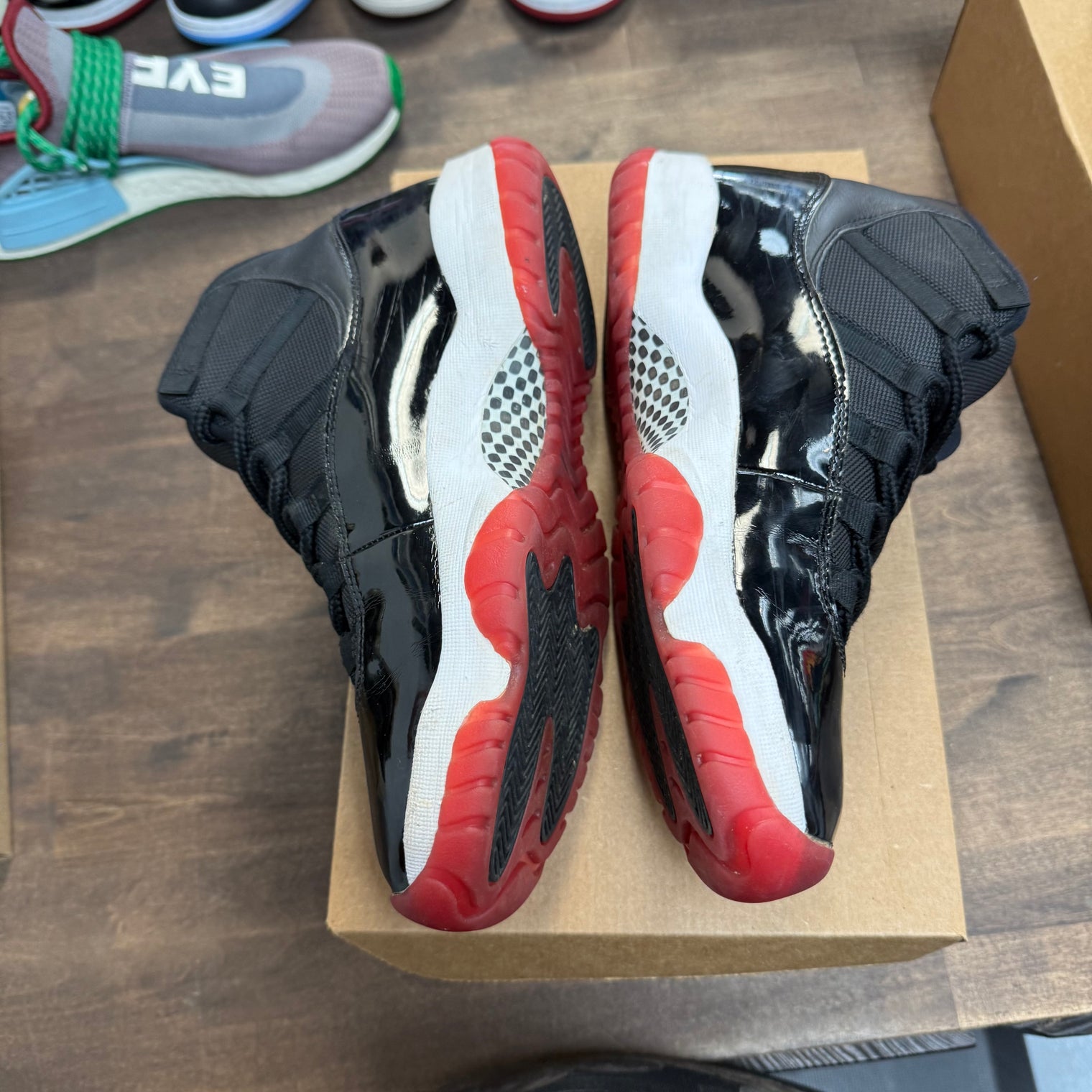 Bred Jordan 11 (2019) (USED,No Box)