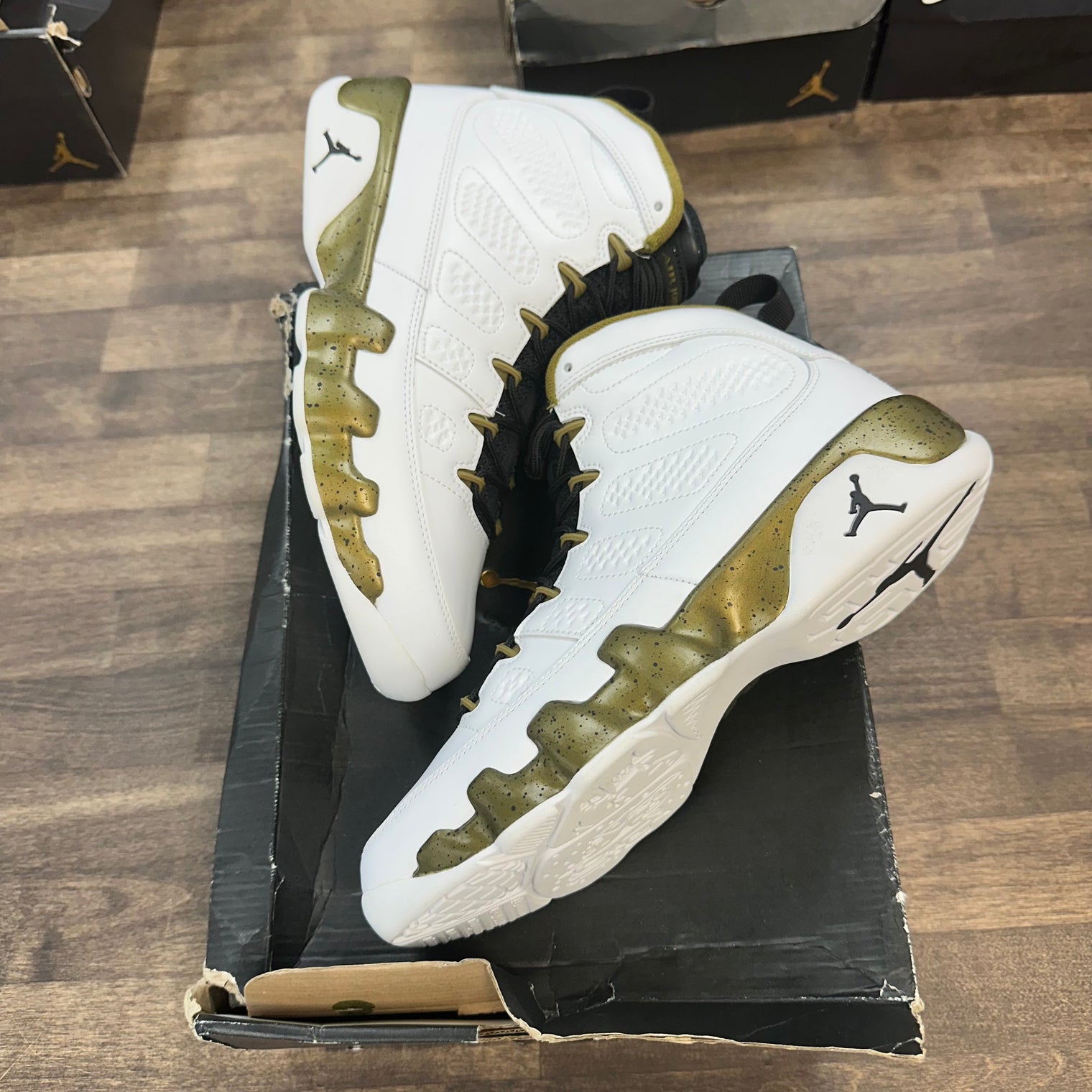 Statue Jordan 9 Retro (Lightly Worn)