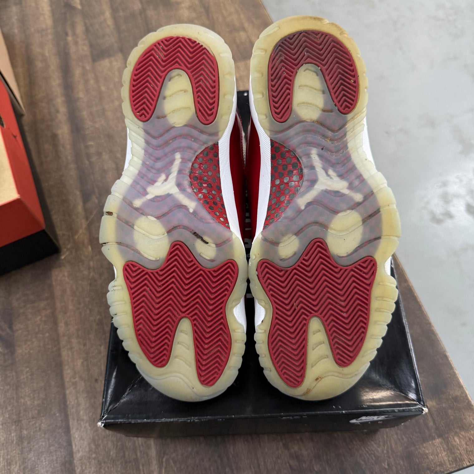 Cherry Jordan 11 Retro 2021 (USED)