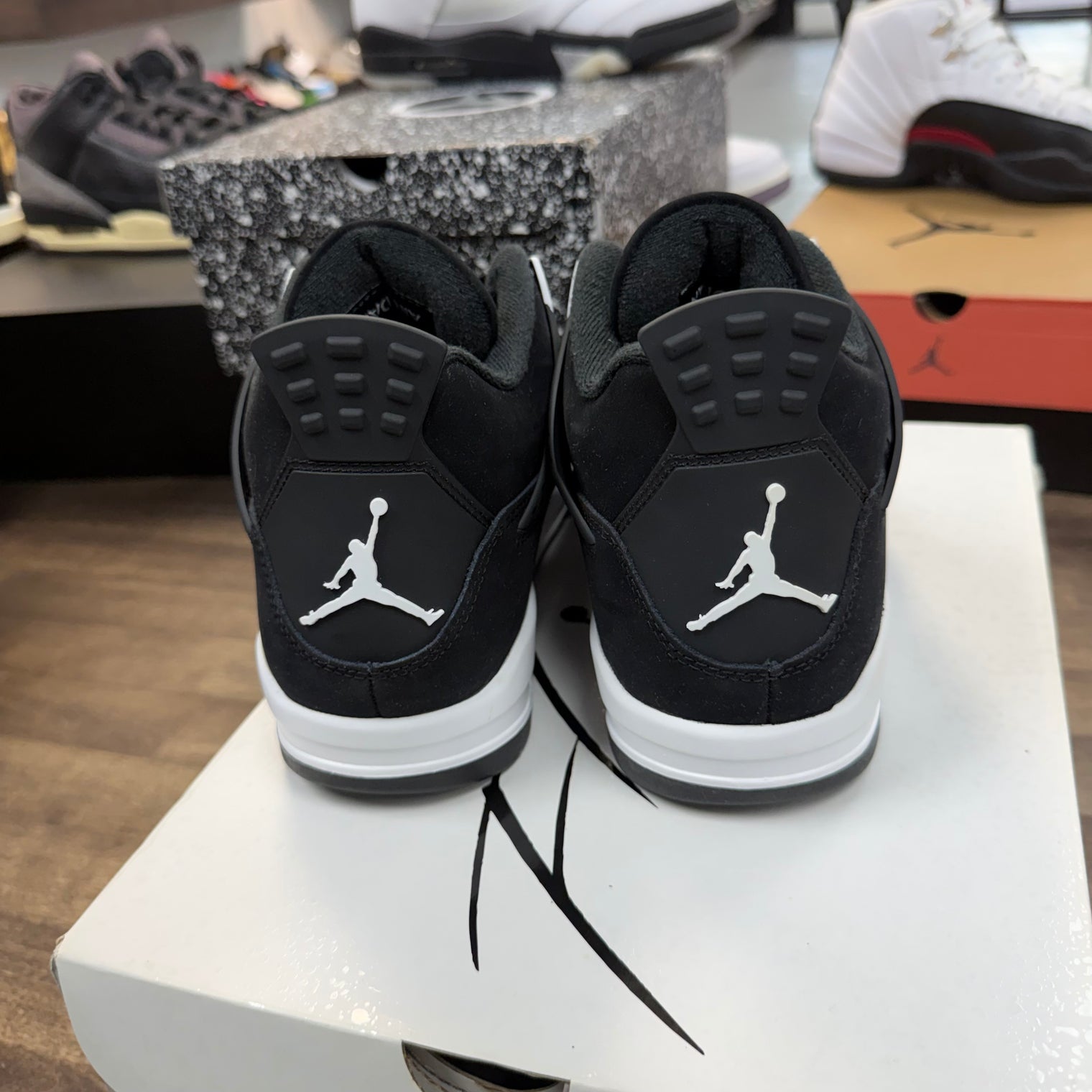 White Thunder Jordan 4 Retro (USED)