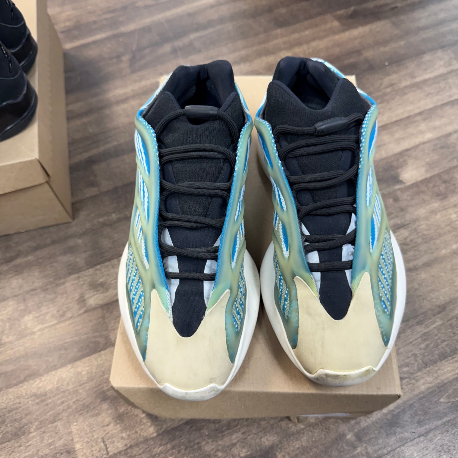 Arzareth Yeezy 700 V3 (USED, No Box)