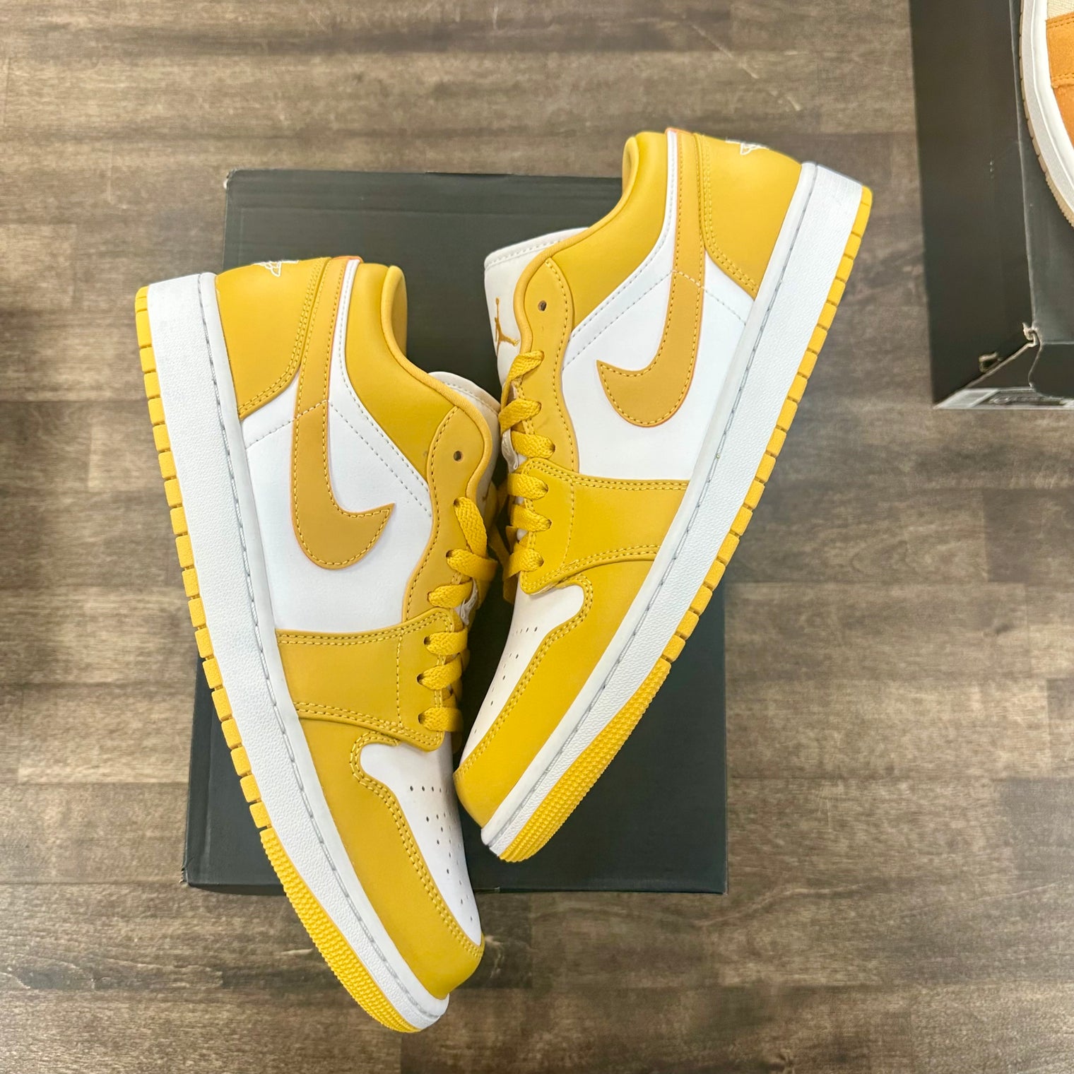 Pollen Jordan 1 Low