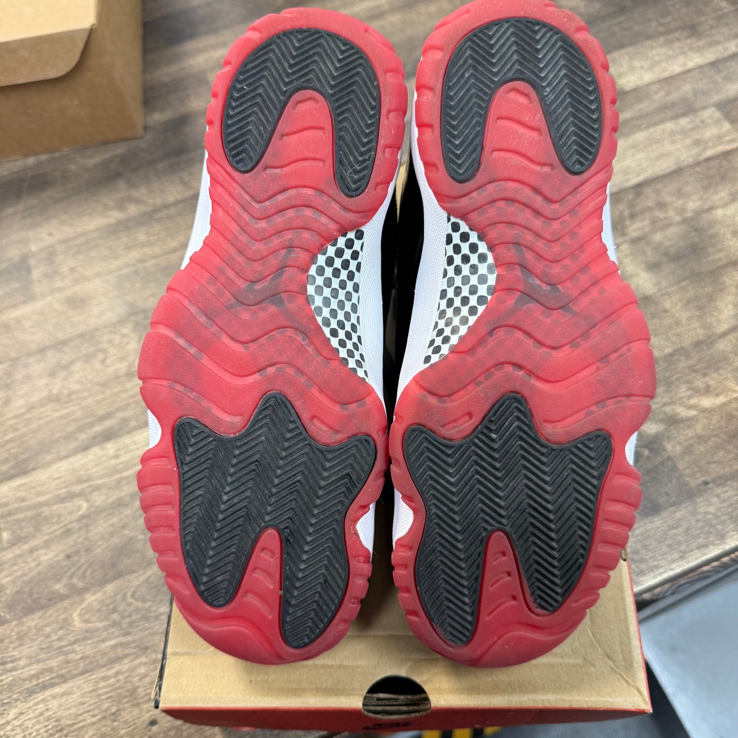 Bred Jordan 11 2019 (USED)