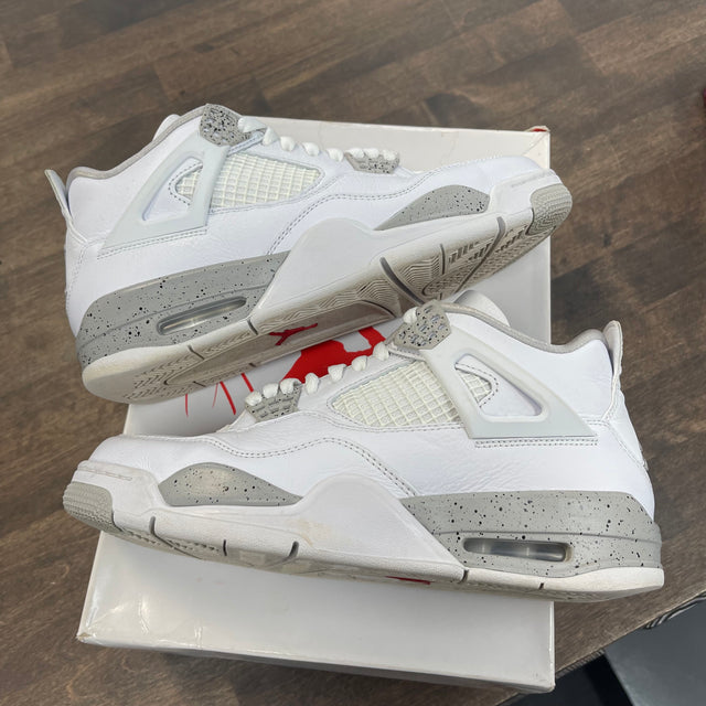 White Oreo Jordan 4 (USED)