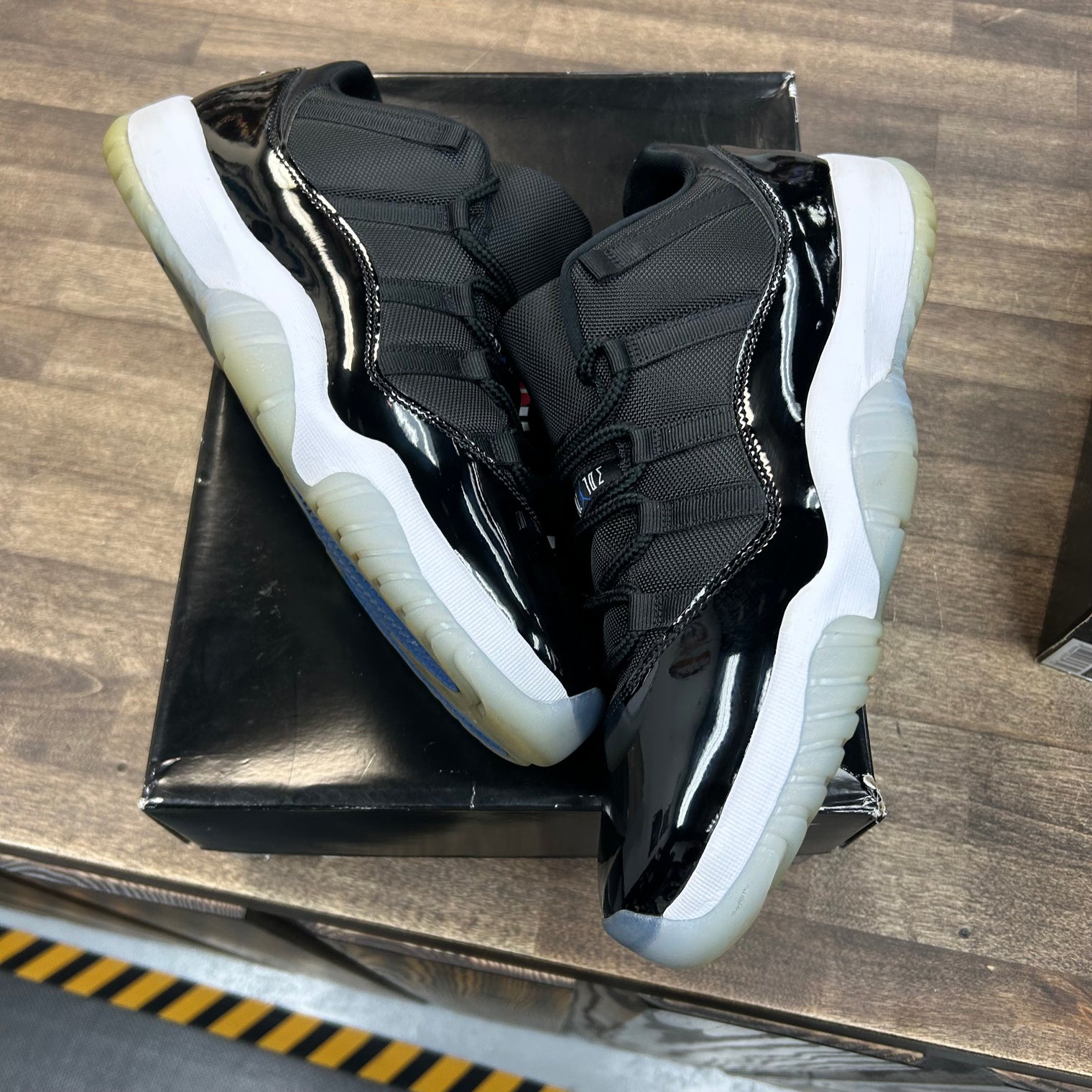 Space Jam Jordan 11 Retro Low (USED)